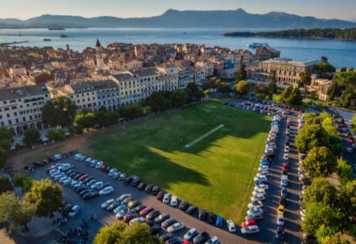 Znamenitost Krfa – Trg Spianada