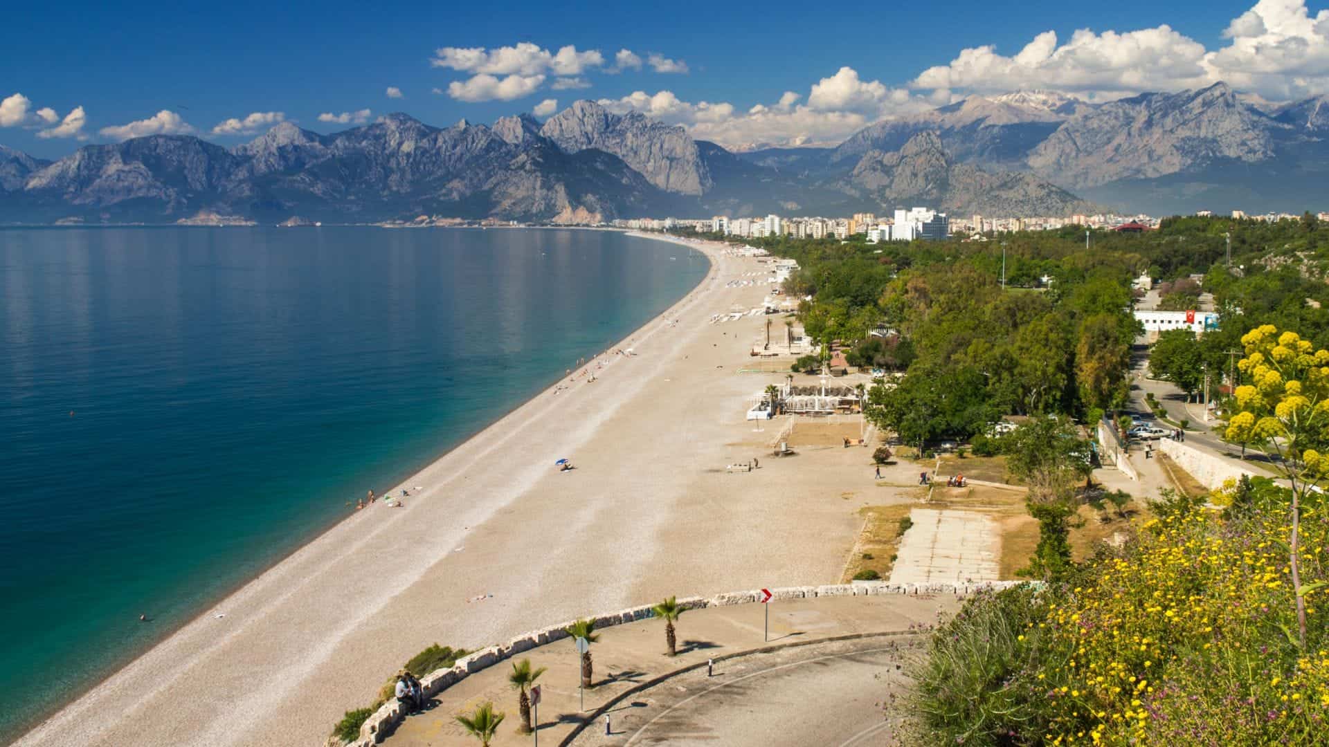 Tirkizna obala kod Antalije u Turskoj