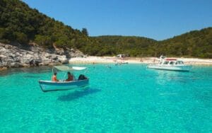 Read more about the article Plaža Mesovrika – Ostrvo Antipaksi