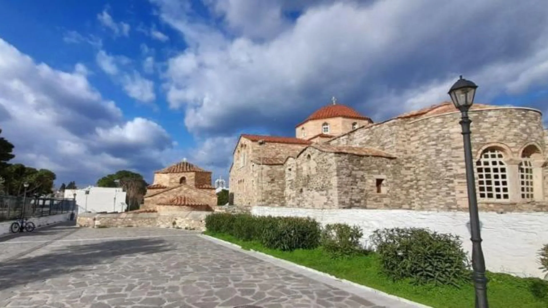 Read more about the article Crkva Panagija Ekatontapilijani – Duhovno srce Parosa u Grčkoj