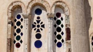 Read more about the article Crkva Panagija Episkopi – duhovno srce Santorinija