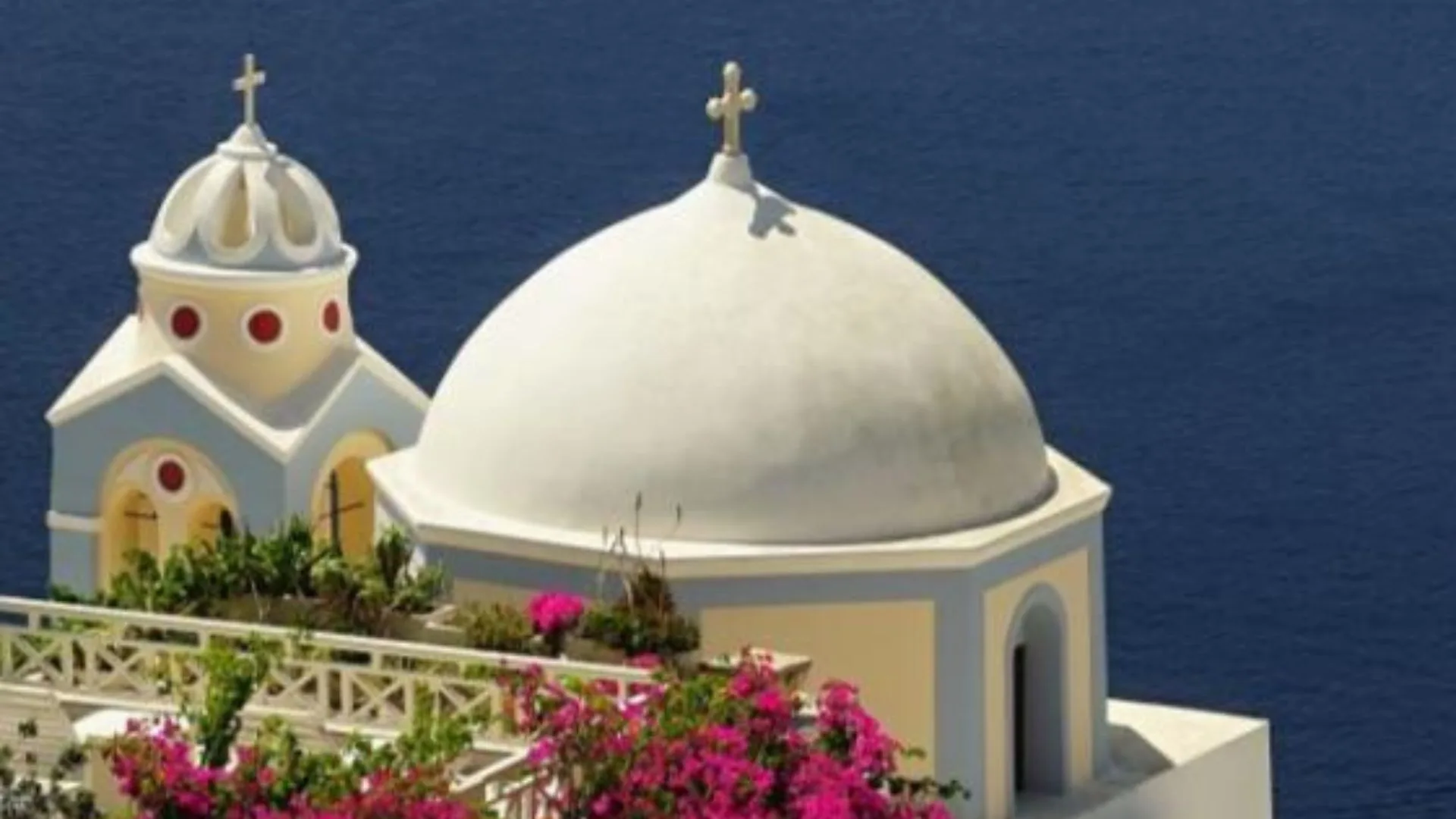 Read more about the article Fira na Santoriniju – srce ostrva koje pulsira životom i lepotom