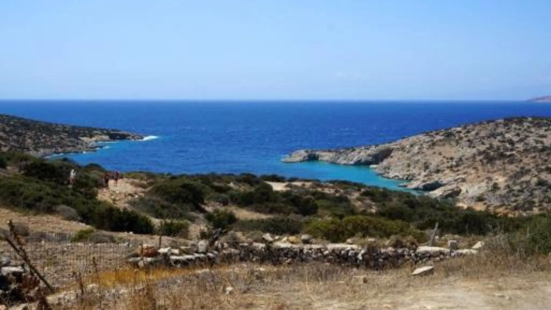 Read more about the article Plaža Gerolimnionas, Šinusa prekrivena svetlim peskom