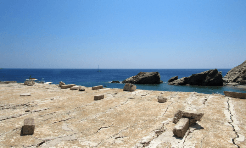 Plaža Agios Nikolaos na Folegandrosu, Kikladi