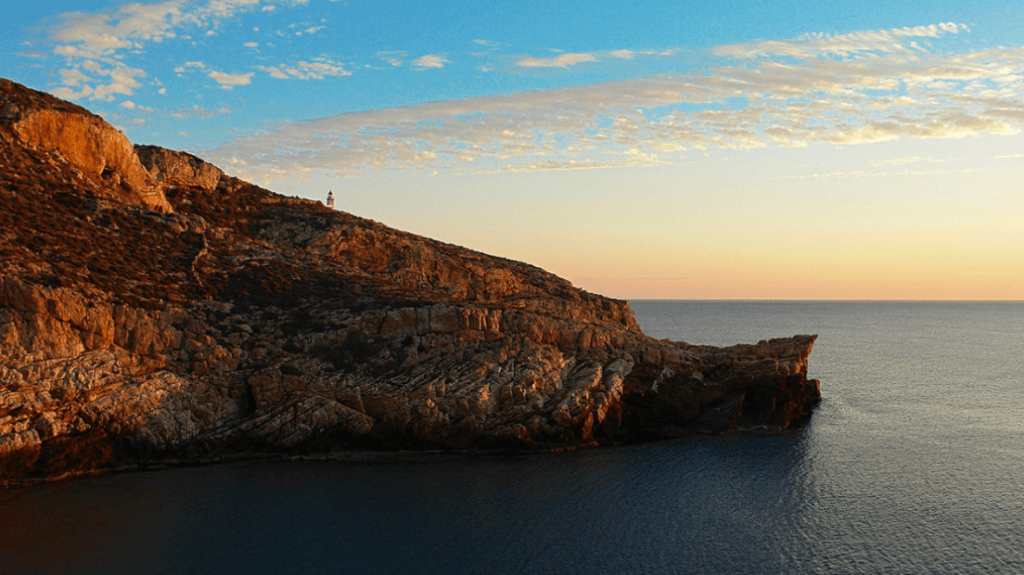 Svetionik Aspropunta - Znamenitost Folegandrosa