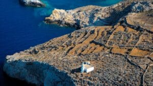 Read more about the article Znamenitost Folegandrosa – mir, autentičnost, kikladski šarm