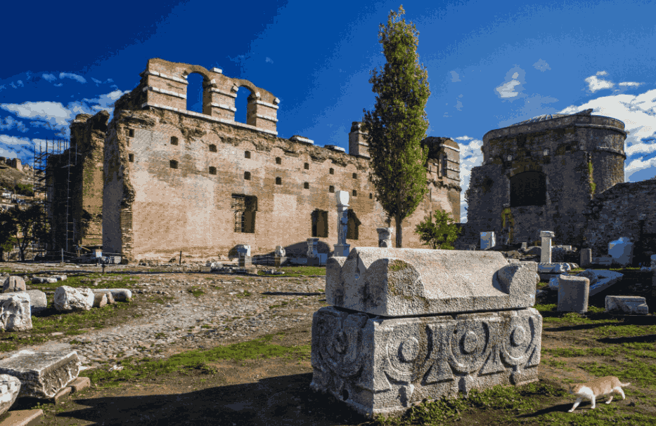 Bazilika Crvene dvorane — tri religije u jednoj zgradi