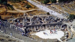 Read more about the article Veliki teatar u Efesu — Pozornica koja pamti apostole i gladijatore