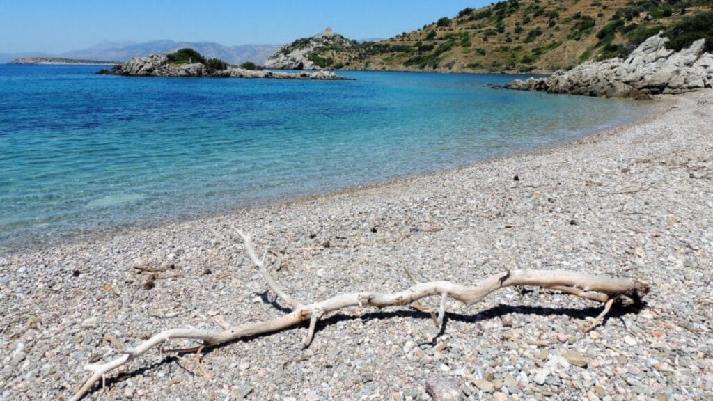 10 Plaža Hiosa – divlja lepota i tirkizno more bez gužve