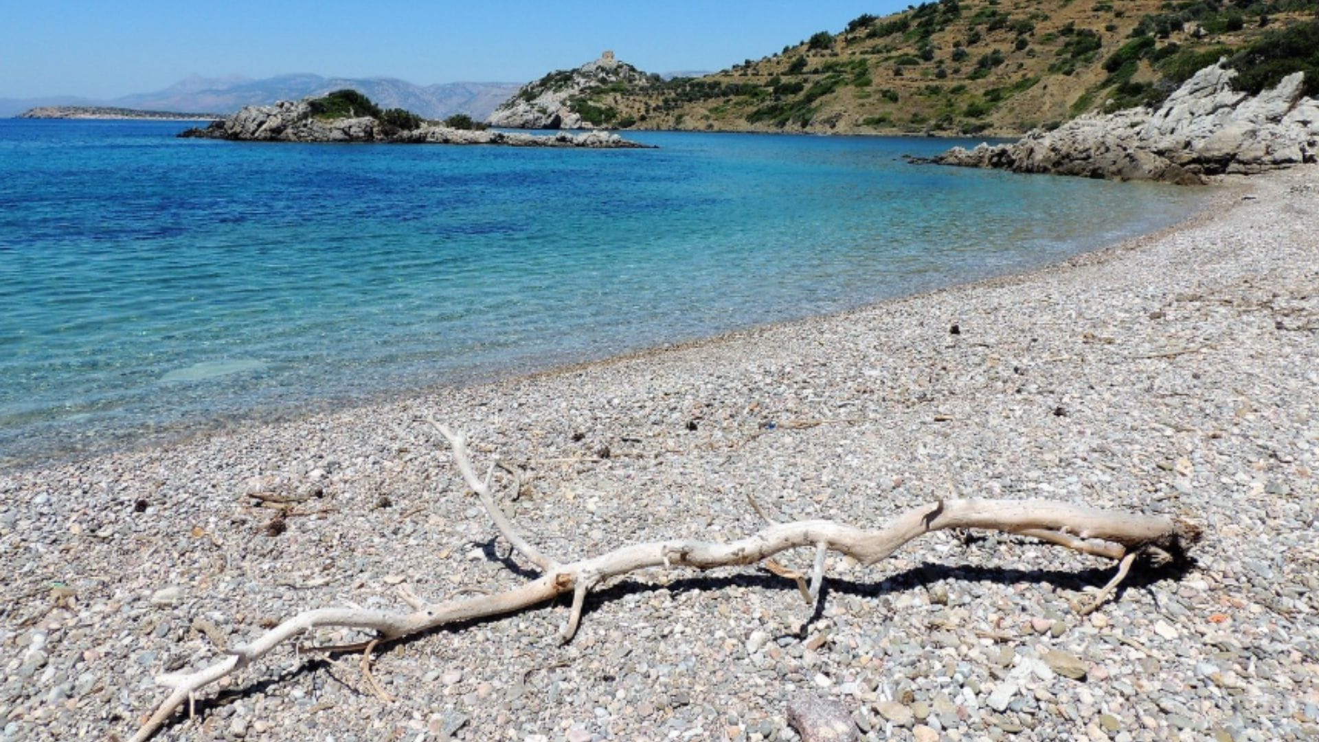 Прочитајте више о чланку 10 Plaža Hiosa – divlja lepota i tirkizno more bez gužve