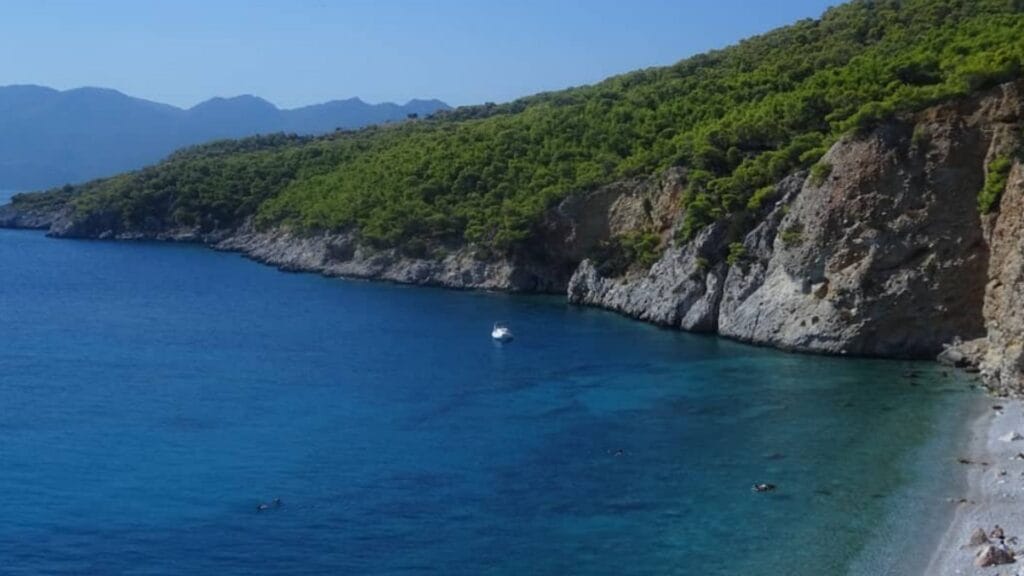 10 Plaža na Agistri – mali raj sa kristalno čistim morem