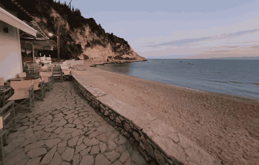 Agios Nikitas — porodična plaža pored Milosa