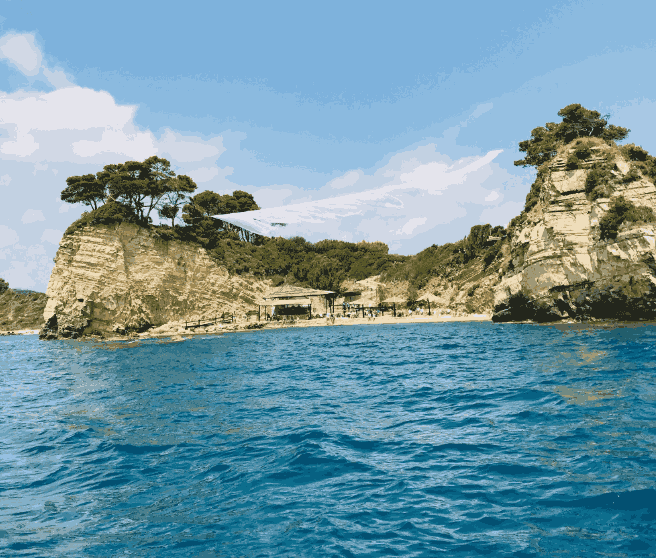 Agios Sostis (ostrvo Kameo) — pećine, stene i drveni most