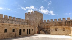 Read more about the article Frangokastelo na Kritu – tvrđava, plaže i skriveni dragulj Hanije