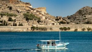 Read more about the article Plaka mirno turističko letovalište sa primorskim tavernama