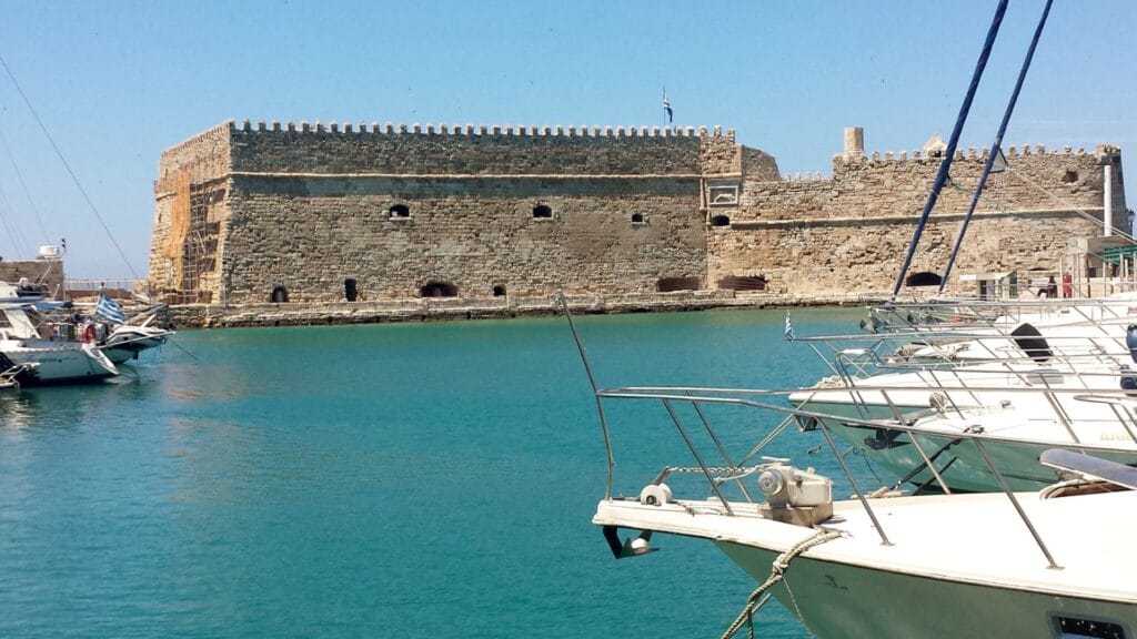14 Plaža Herakliona na Kritu – Peščane uvale i tirkizno more