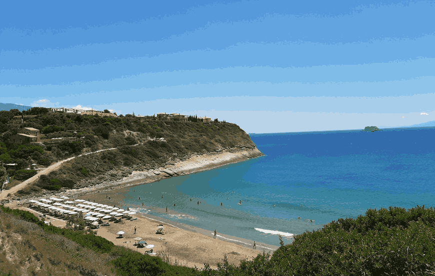 Plaža Kefalonije Aj Helis — porodična idila blizu aerodroma
