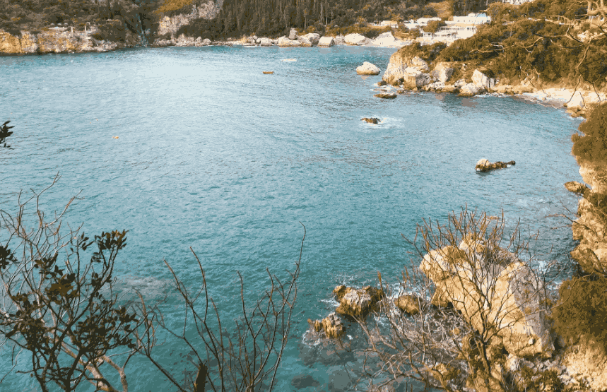 Plaža Krfa Rovinija — za avanturiste i ronioce