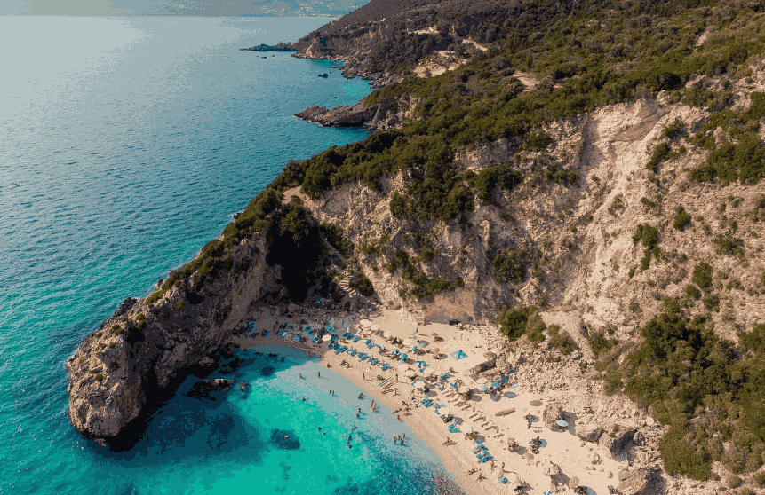 Plaža Lefkade Agiofili — bijeli šljunak blizu Vasilikija