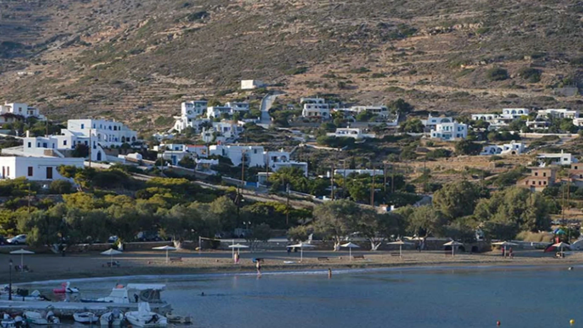 Read more about the article Plaža Sikinosa – Mirno Ostrvo Sa Skrivenim Uvalama