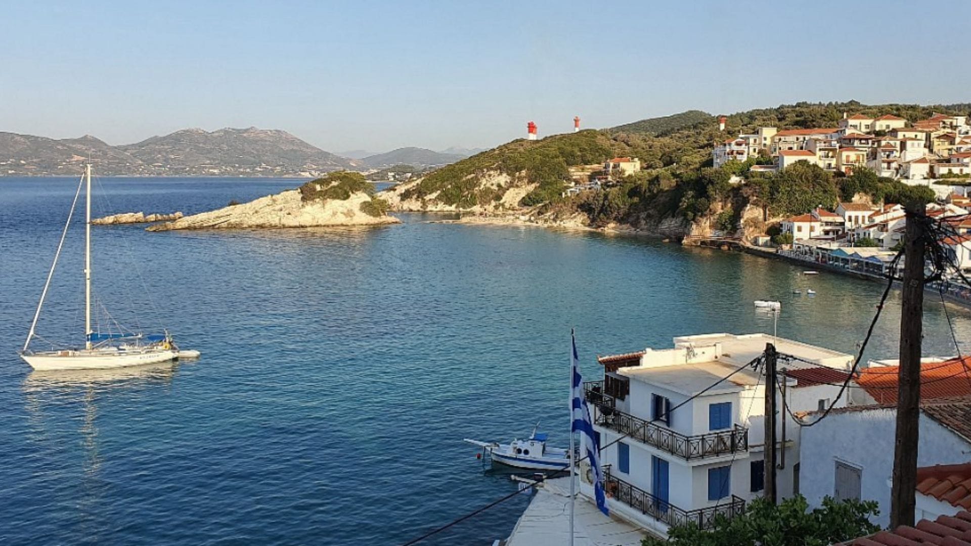You are currently viewing Plaža na Samosu – Tirkizno More i Zelena Oaza Egeja