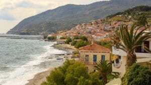 Read more about the article Grad Plomari (Lezbos) – prestonica uza, plaže i smeštaj