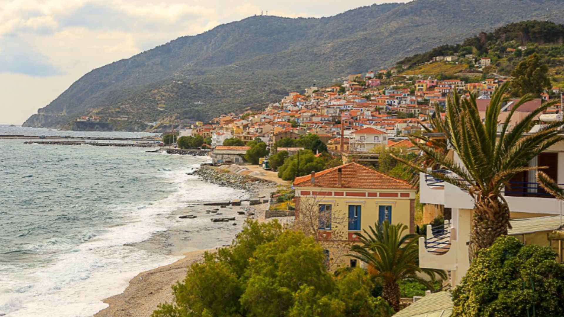 You are currently viewing Grad Plomari (Lezbos) – prestonica uza, plaže i smeštaj