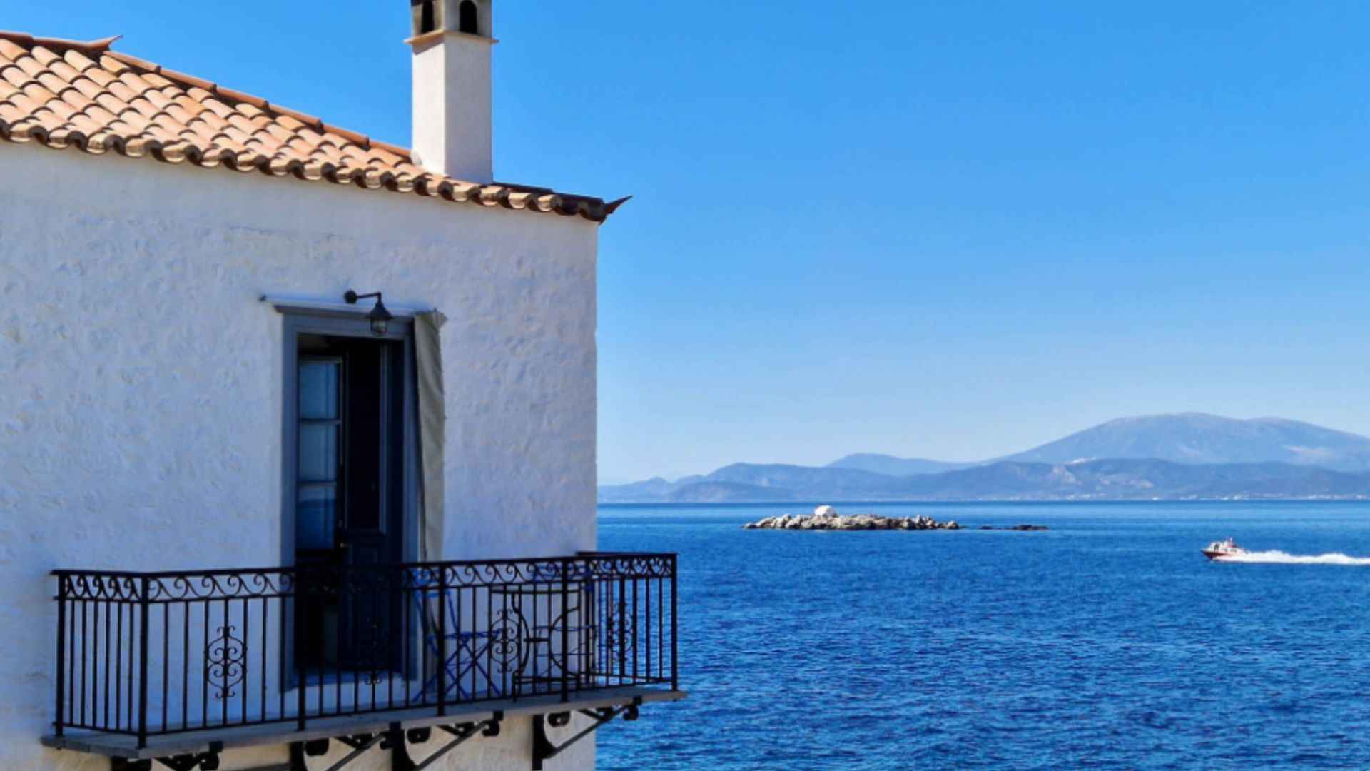 You are currently viewing Selo Kaminija (Hidra) – stara ribarska luka, plaža i Kastelo