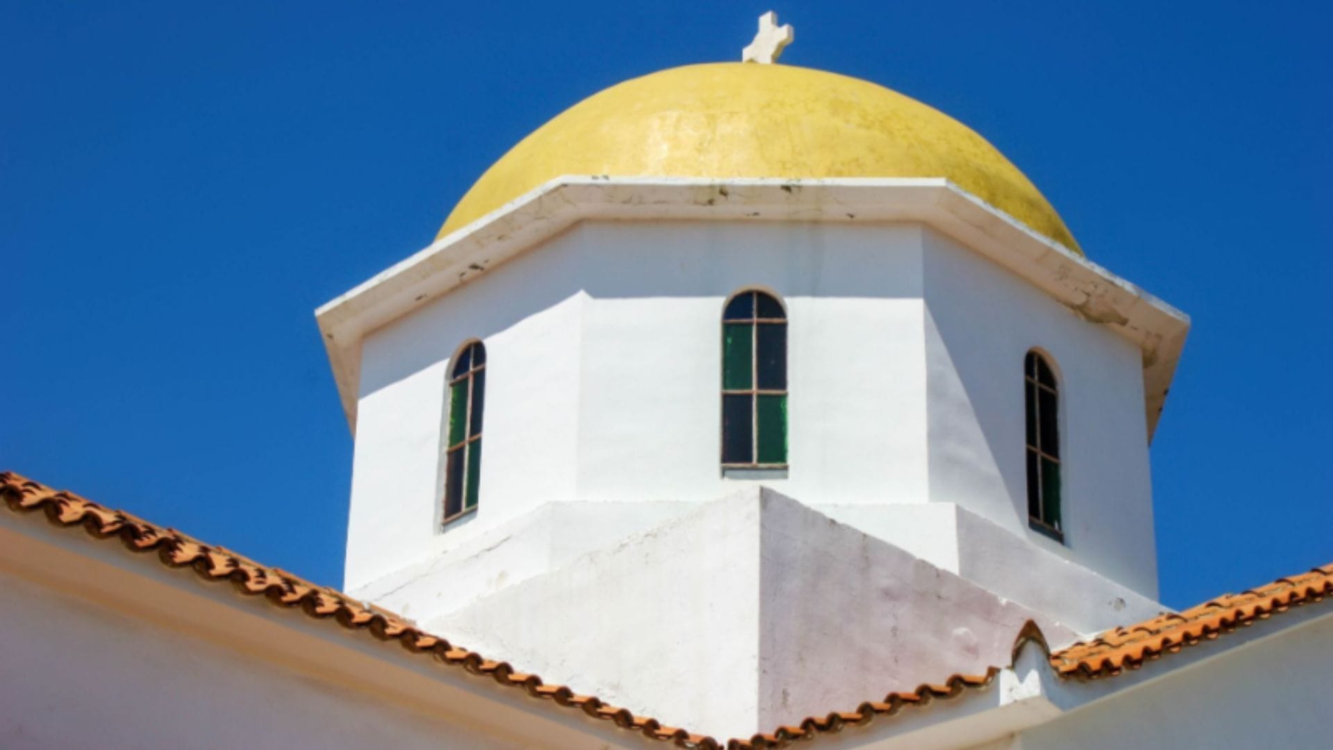 You are currently viewing Selo Limenarija (Agistri) – crkva Svete Kirijaki i plaža Mariza