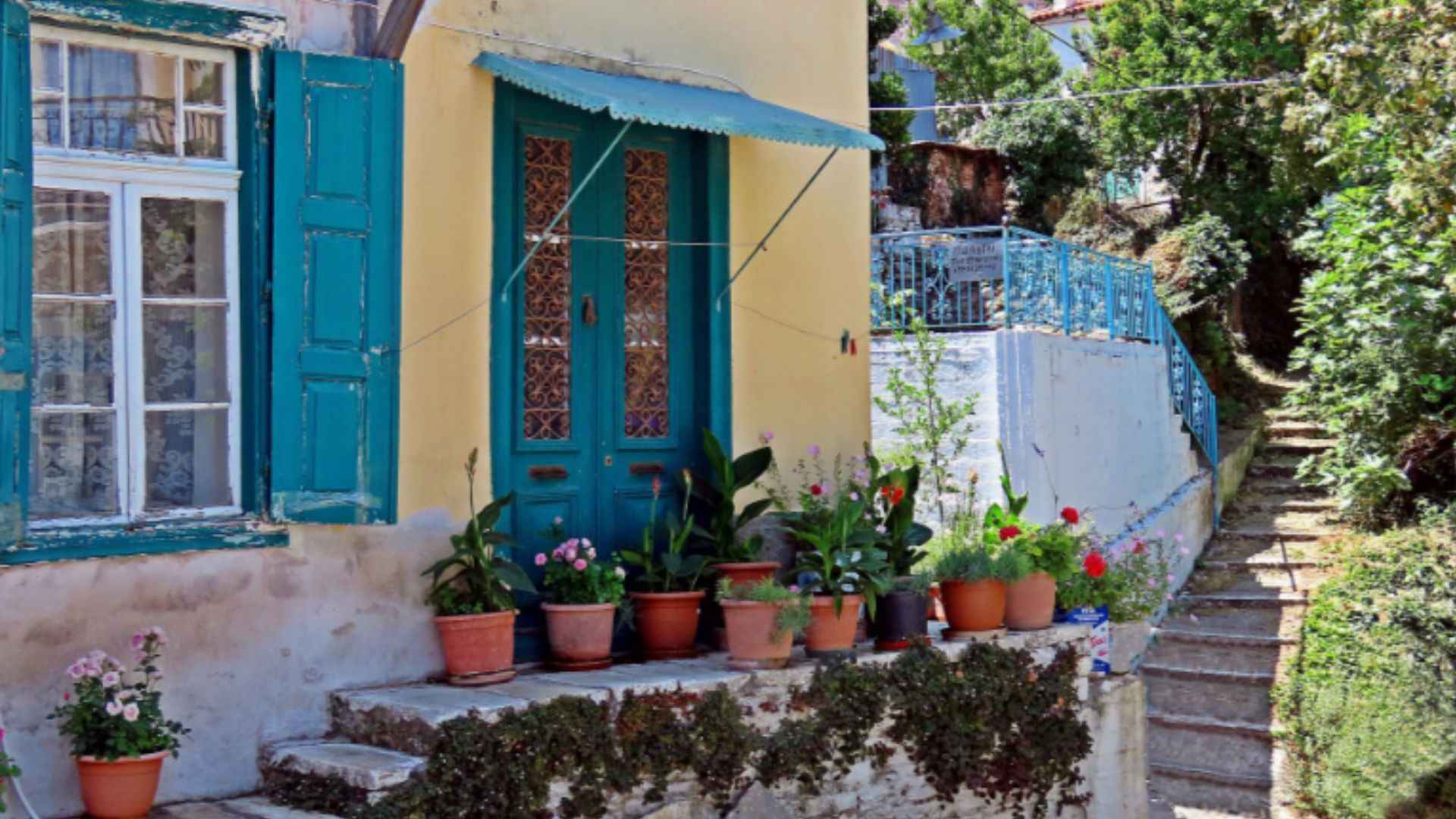 You are currently viewing Selo Manolates (Samos) – Dolina slavuja, zanati i vino