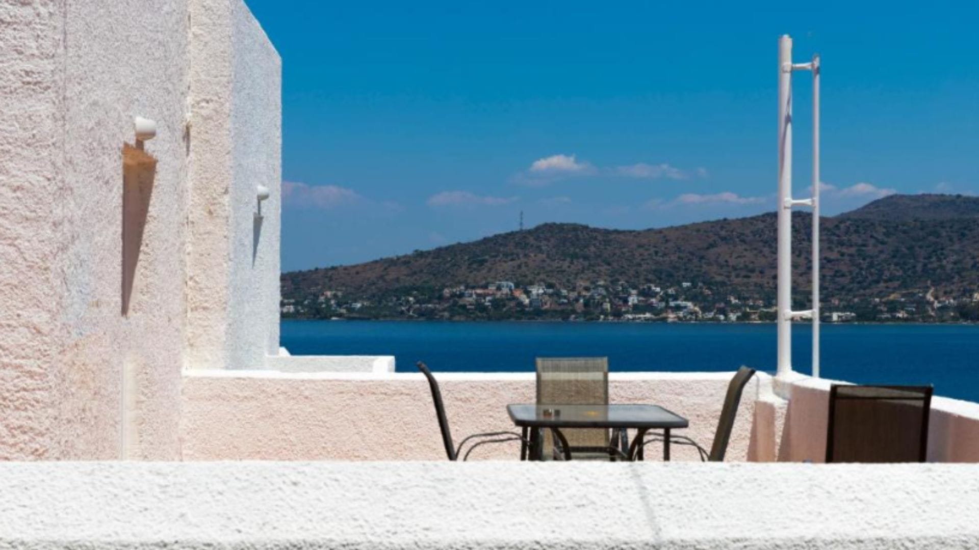 You are currently viewing Selo Perdika (Egina) – ribarska luka, ostrvce Moni i taverne