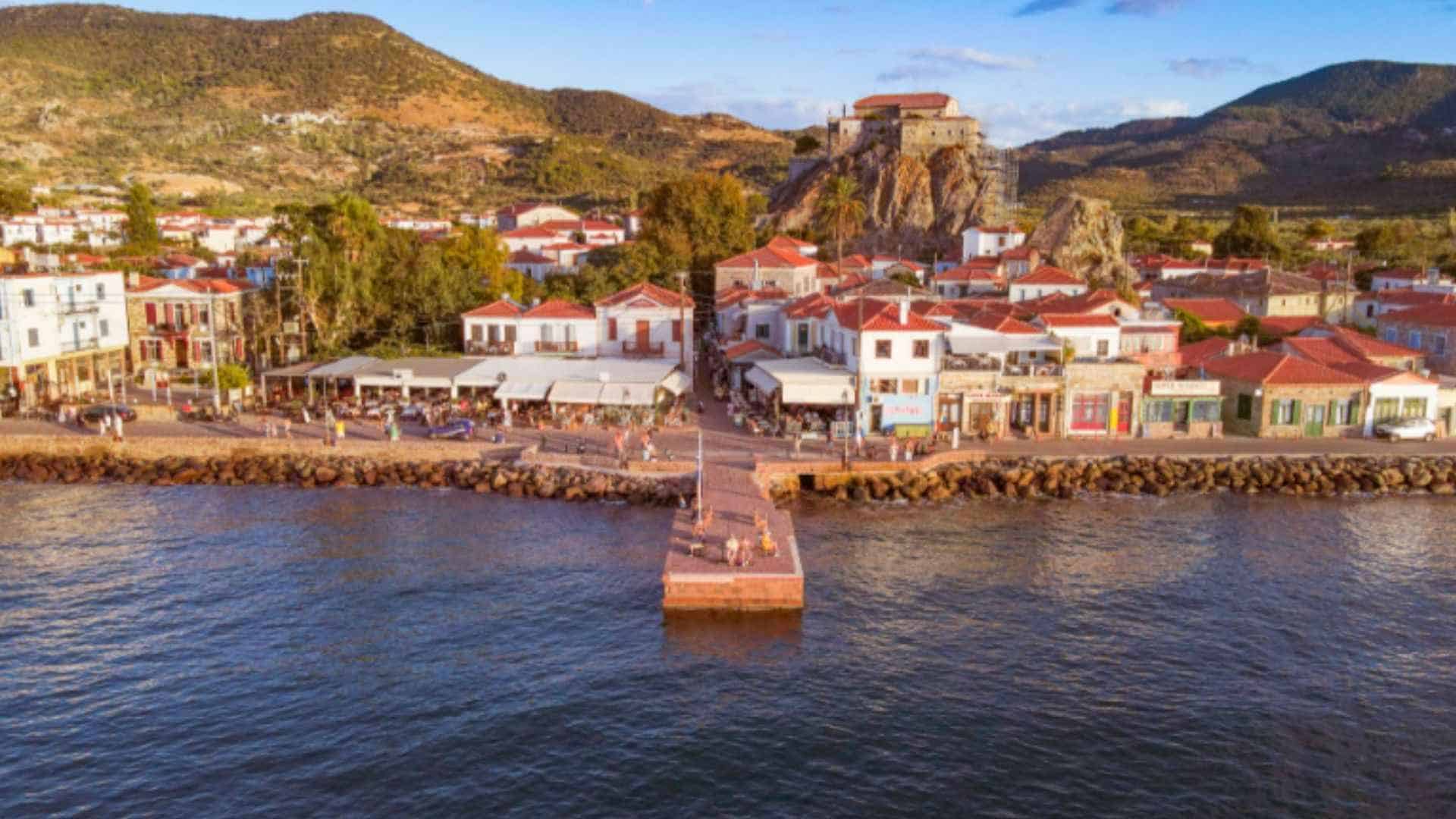 You are currently viewing Selo Petra (Lezbos) – crkva na steni, plaža i smeštaj