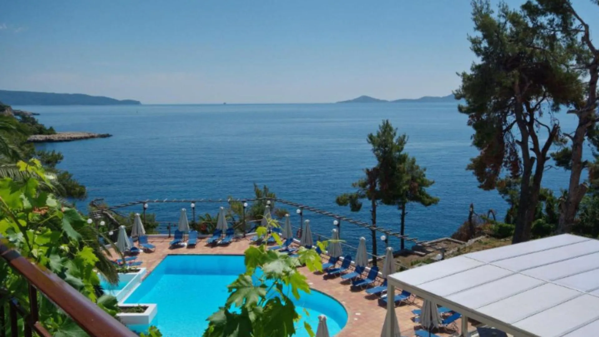 Read more about the article Grad Patitiri (Alonisos) – luka, plaže i polazak za morski park