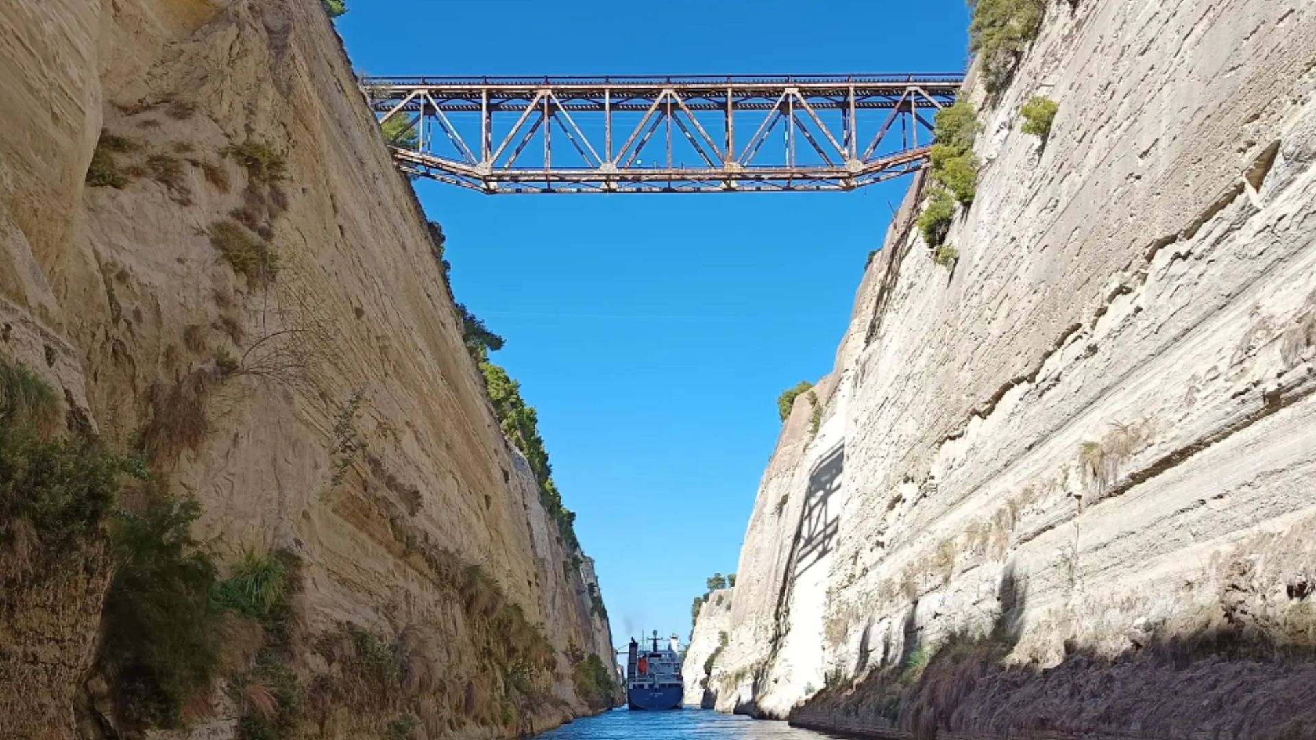 You are currently viewing Korintski kanal – procep koji je Peloponez pretvorio u ostrvo
