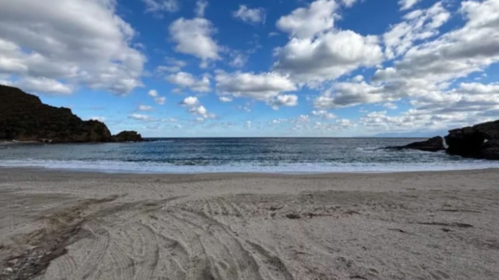 Plaža Kalamos, Evija