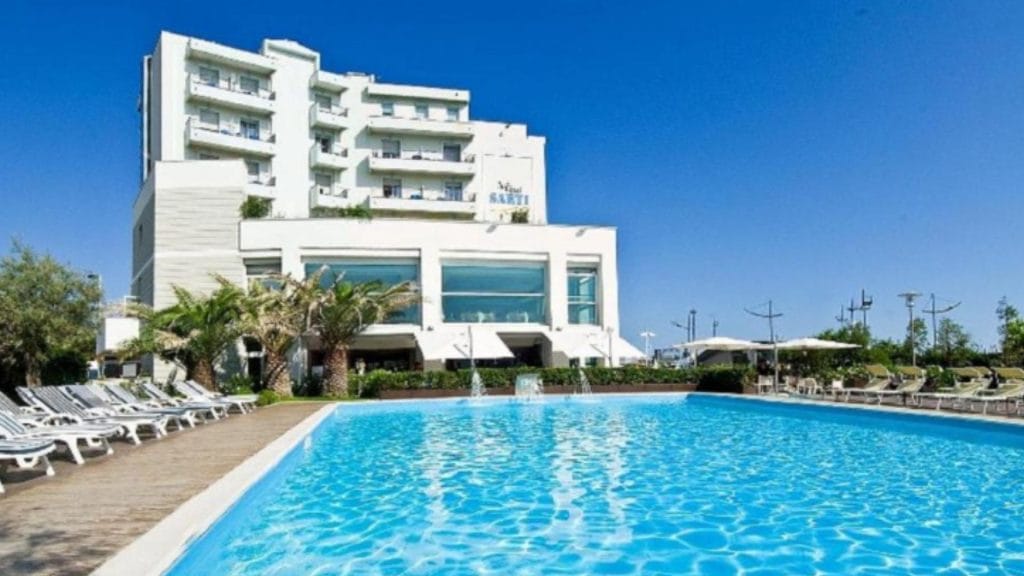 Sarti, Sitonija: veliki vodič kroz destinaciju – plaže, smeštaj i izleti