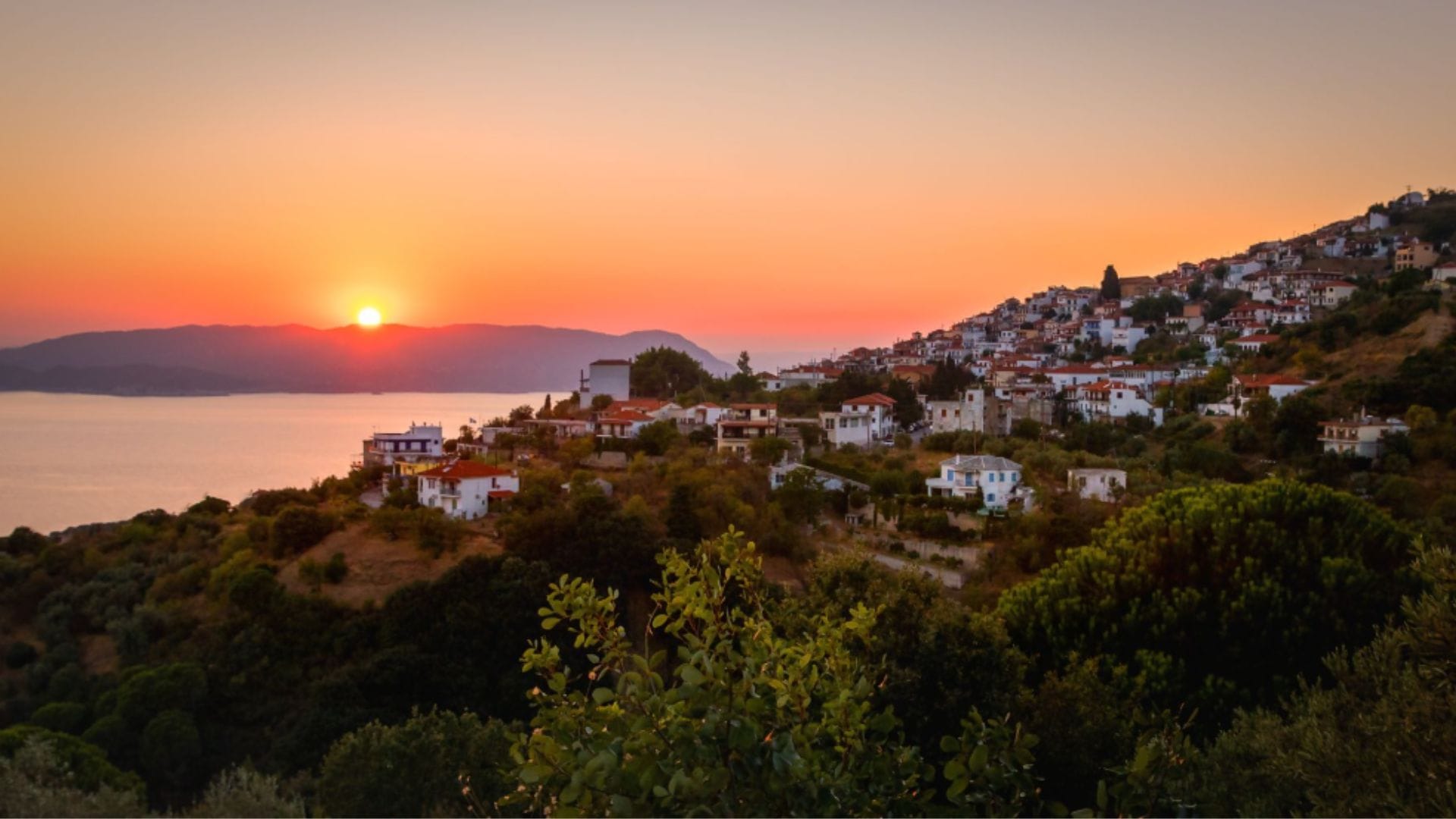 You are currently viewing Selo Glosa (Skopelos) – „balkon Egeja“, Mama Mia crkva i Lutraki