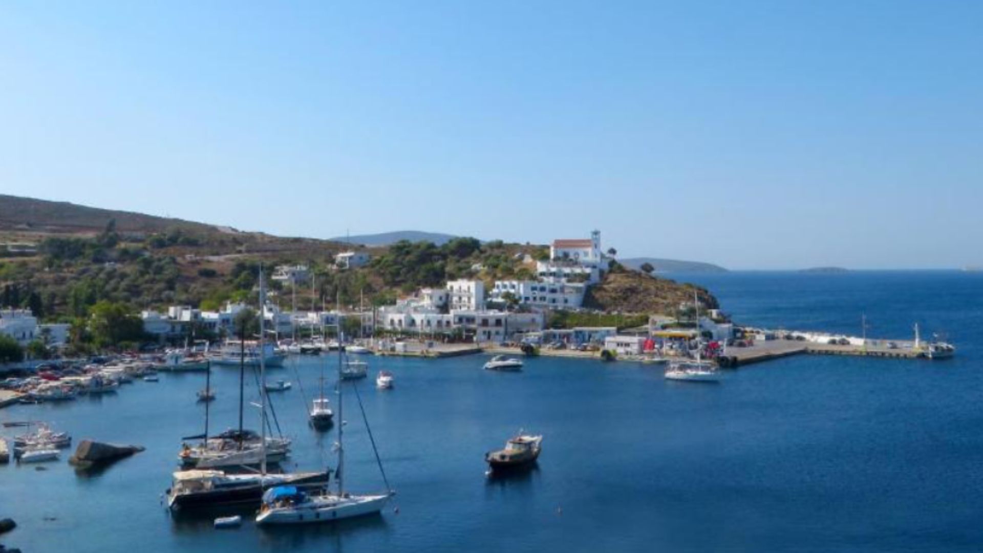 Read more about the article Selo Linarija (Skiros) – luka, morske pećine i zalasci sunca