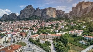 Read more about the article Kalambaka i Kastraki – gde odsesti ispod Meteora