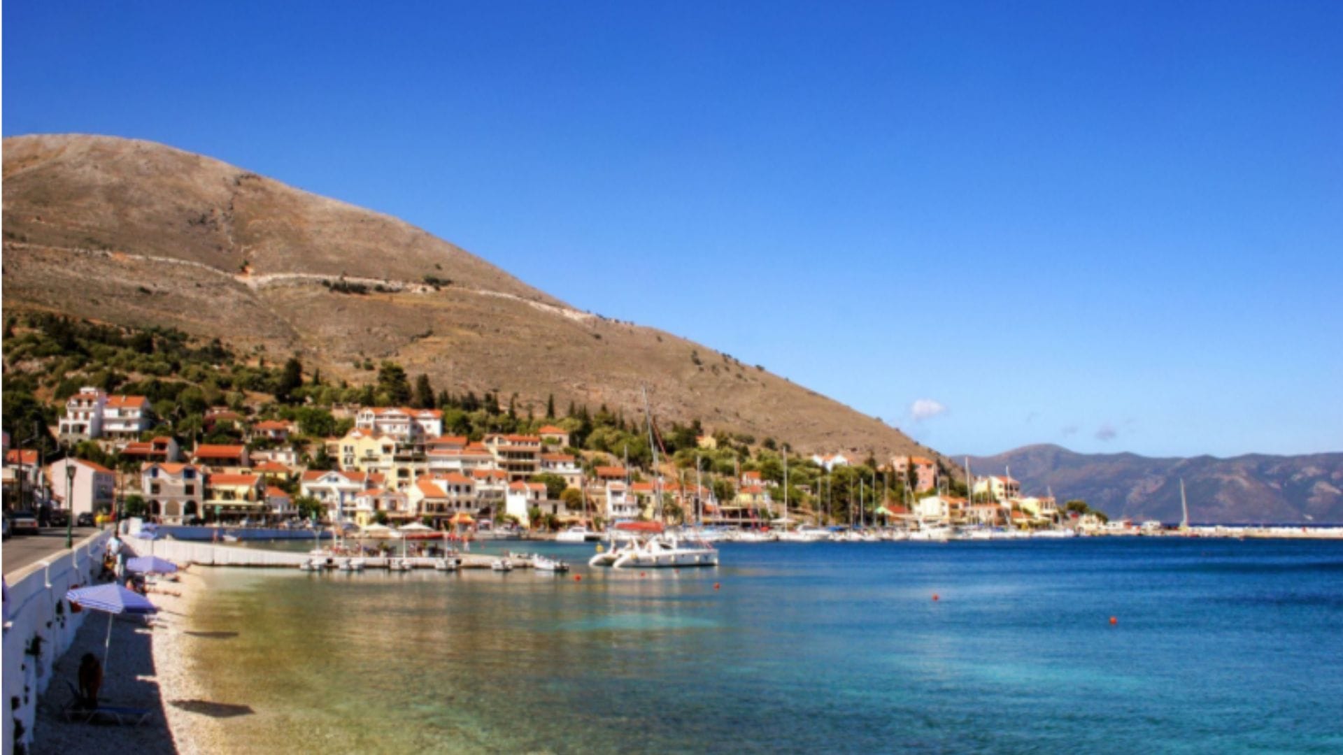 You are currently viewing Selo Agija Efimija (Kefalonija) – ribarska luka, jedrenje i plaže