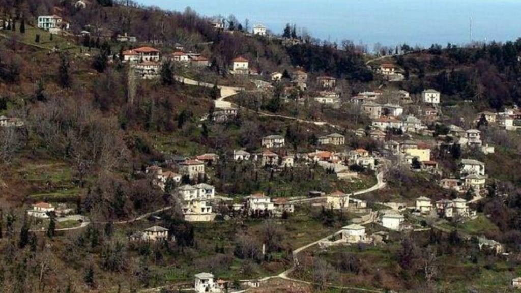 Selo Kisos (Pelion) – crkva Svete Marine i šume bršljana