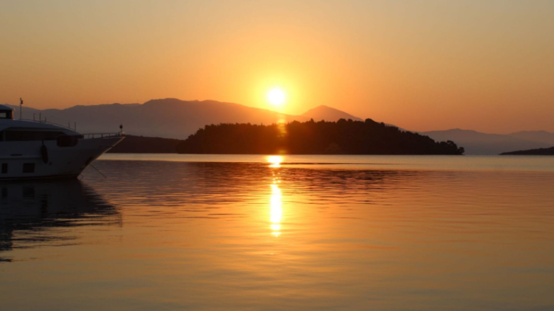 You are currently viewing Selo Nidri (Lefkada) – zaliv, Skorpios i vodopadi Dimosari