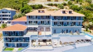 Прочитајте више о чланку Selo Vasiliki (Lefkada) – jedrenje na dasci, luka i plaže