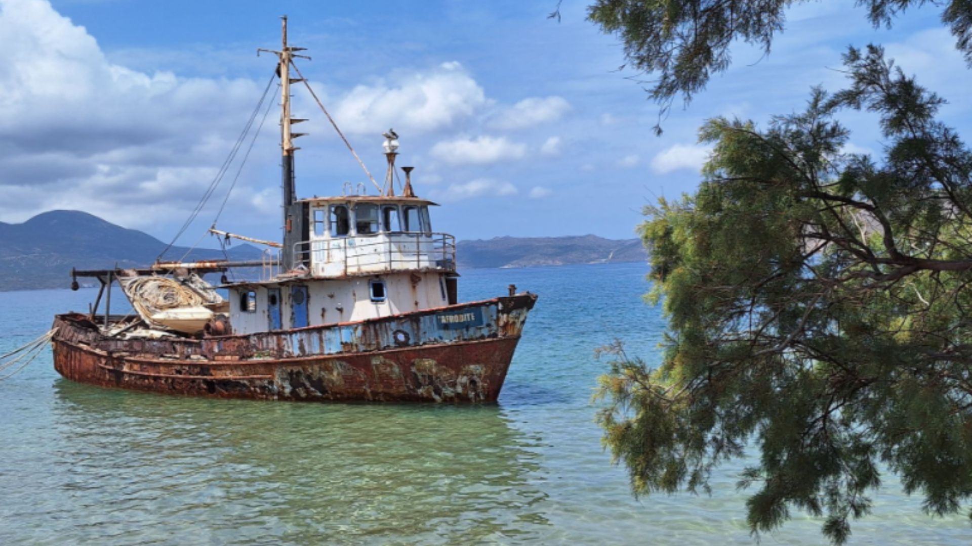 Тренутно гледате Adamas na Milosu – luka, plaže, muzeji i smeštaj