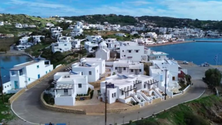 Aegean Muses blizu obale na ostrvu Lipsi