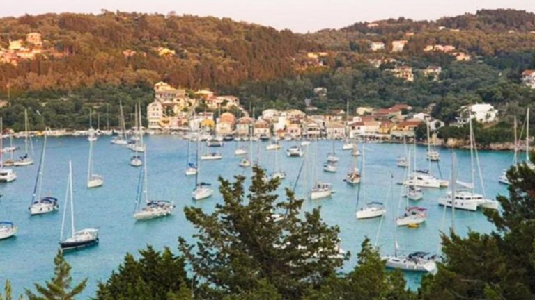 Amfitriti Hotel & Studios uz plažu u Laki na Paksiju