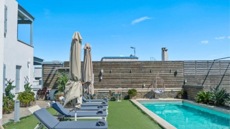 Hotel Anemomiloi sa bazenom u Hori na Androsu