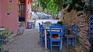 Прочитајте више о чланку Batsi – glavno letovalište ostrva, ribarska luka i peščane plaže
