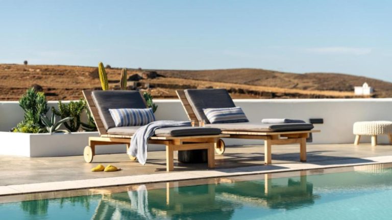 Chora Kythnos Suites sa bazenom u Hori na Kitnosu