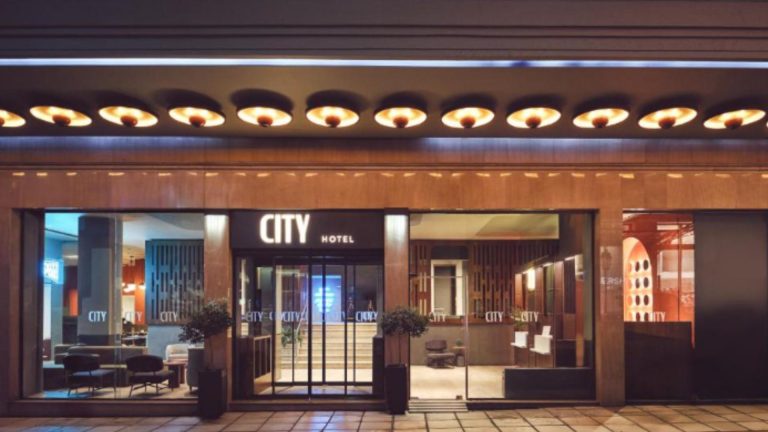 City Hotel na trgu Aristotelus